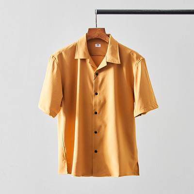 Klassikalise krae ja lühikeste varrukatega vabaaja meeste särk