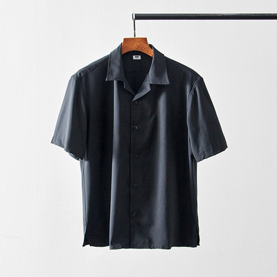 Klassikalise krae ja lühikeste varrukatega vabaaja meeste särk