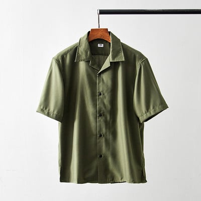 Klassikalise krae ja lühikeste varrukatega vabaaja meeste särk