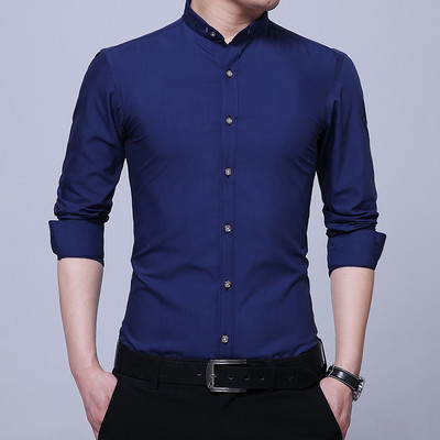 Klassikalise krae ja nööpidega meeste särk - tavaline mudel