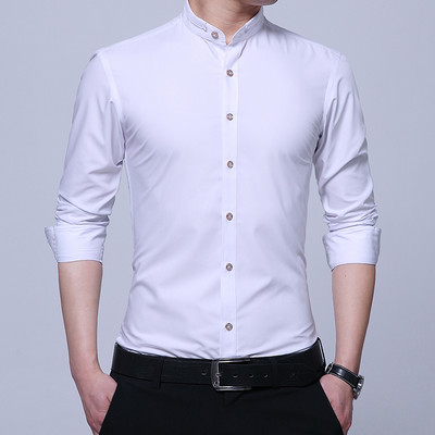 Klassikalise krae ja nööpidega meeste särk - tavaline mudel