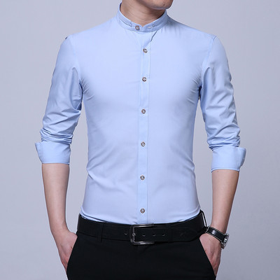 Klassikalise krae ja nööpidega meeste särk - tavaline mudel