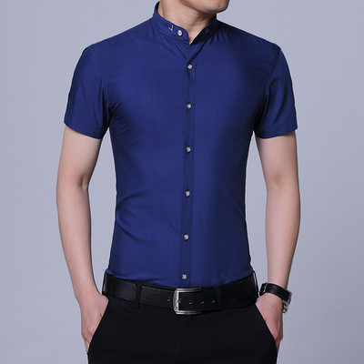 Klassikalise krae ja nööpidega meeste särk - tavaline mudel