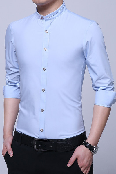 Klassikalise krae ja nööpidega meeste särk - tavaline mudel