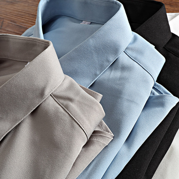 Moderns vīriešu krekls ar klasisku apkakli un pogām