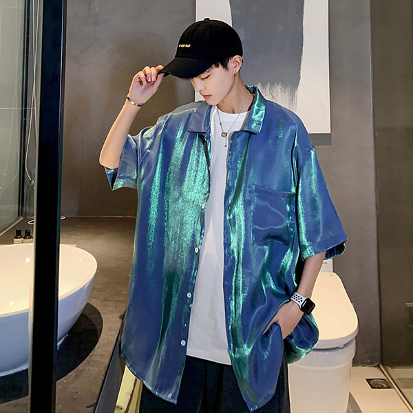 Vasaras krekls ar spīdīgu efektu platu modeli