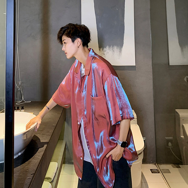 Vasaras krekls ar spīdīgu efektu platu modeli