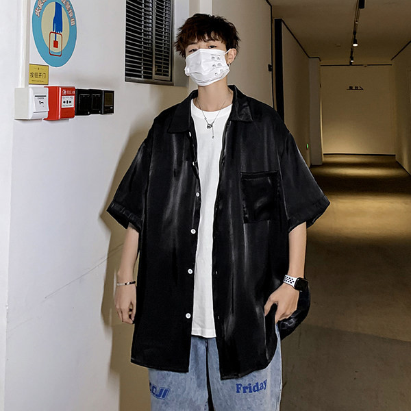 Vasaras krekls ar spīdīgu efektu platu modeli