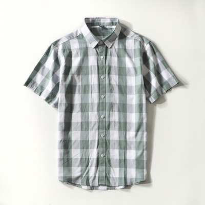 Klassikalise kraega vabaaja meeste ruuduline särk