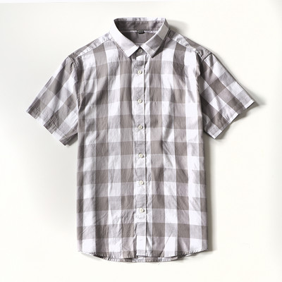 Klassikalise kraega vabaaja meeste ruuduline särk