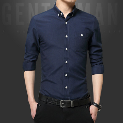 Klassikalise kraega tasku ja nööpidega meeste särk