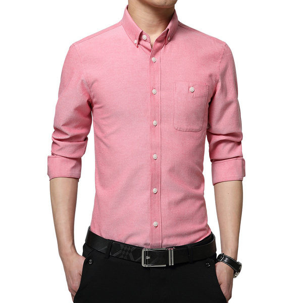 Klassikalise kraega tasku ja nööpidega meeste särk