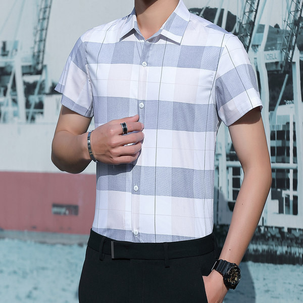 Vīriešu rūtains krekls ar pogām un īsām piedurknēm