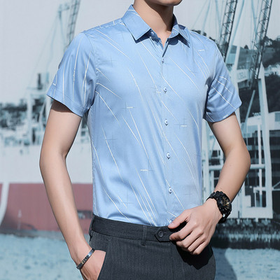 Nööpide ja klassikalise kraega meeste särk