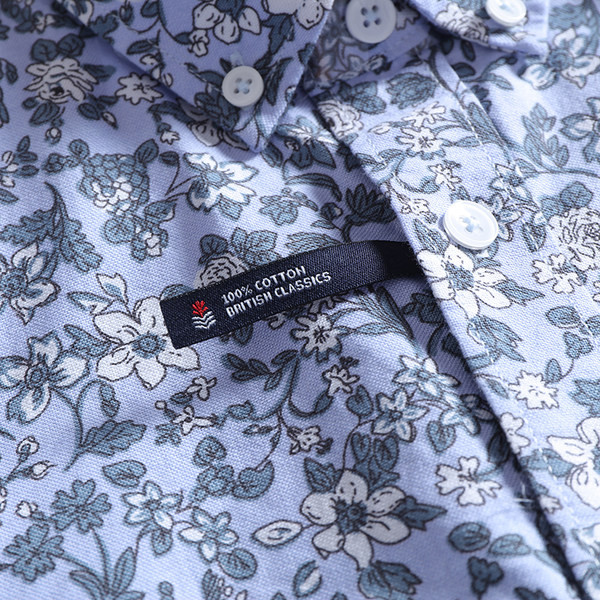 Vīriešu krekls ar klasisku apkakli un ziedu rakstu