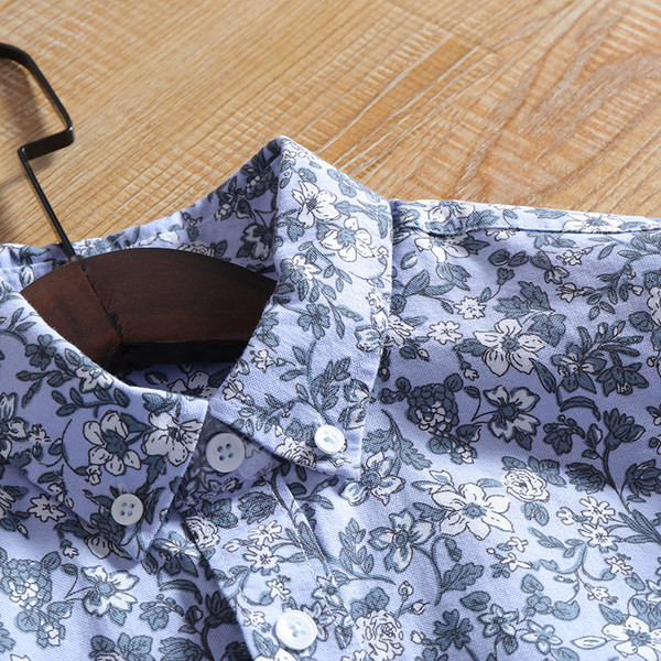 Vīriešu krekls ar klasisku apkakli un ziedu rakstu