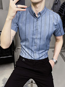 Mitmes värvitoonis nööpidega meeste särk