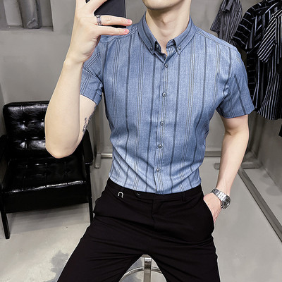 Mitmes värvitoonis nööpidega meeste särk