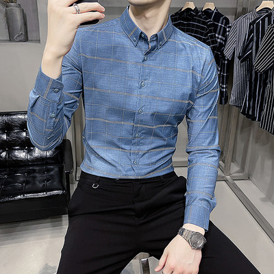 Nööpide ja kõrge kraega meeste ruuduline särk