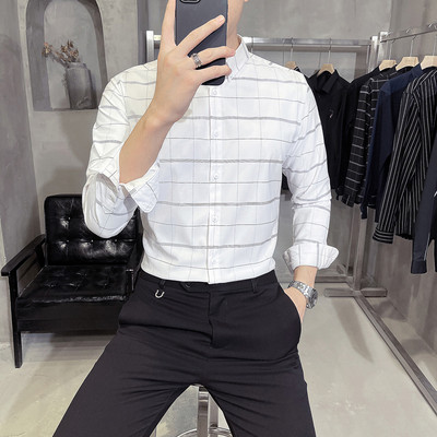 Nööpide ja kõrge kraega meeste ruuduline särk