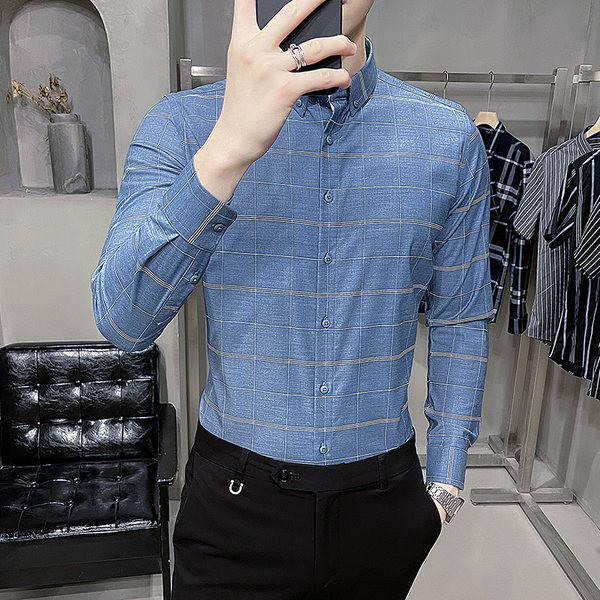 Nööpide ja kõrge kraega meeste ruuduline särk