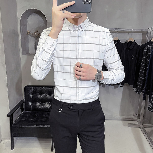 Nööpide ja kõrge kraega meeste ruuduline särk