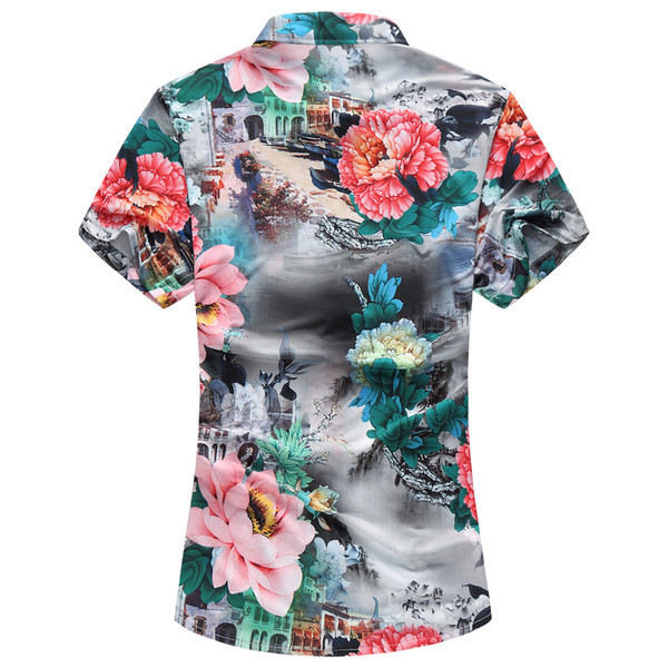 Klassikalise krae ja lühikeste varrukatega lillelise mustriga värviline meestesärk