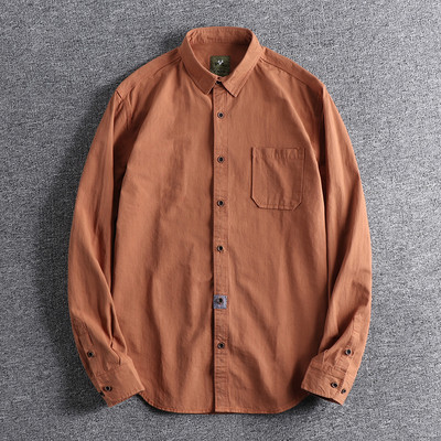 Moodne pikkade varrukatega ja klassikalise kraega meeste särk - ühevärviline mudel