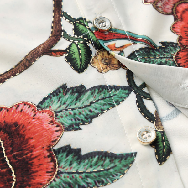 Moderns vīriešu krekls ar ziedu rakstu un īsām piedurknēm