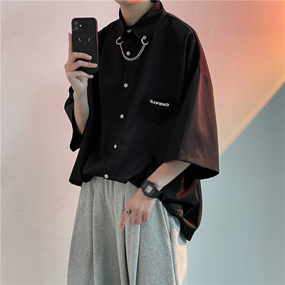 Moodne suvine särk, mille krael on metallkett