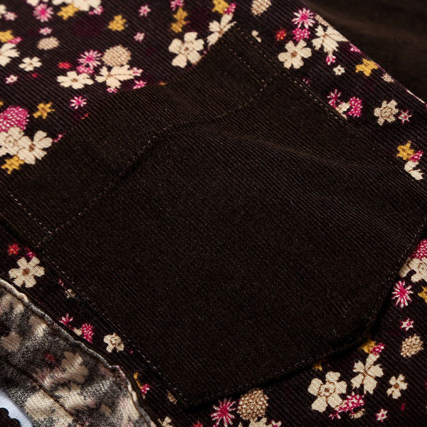 Stiilne tasku ja nööpidega särk meestele