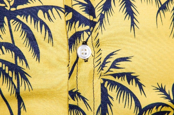 Moodne peopesa aplikatsiooniga suvesärk meestele