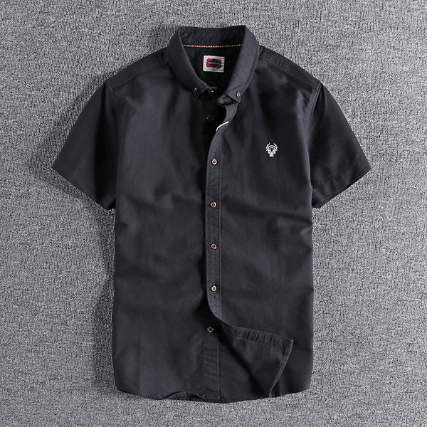 Ανδρικό μονόχρωμο πουκάμισο με κέντημα και κλασικό κολάρο