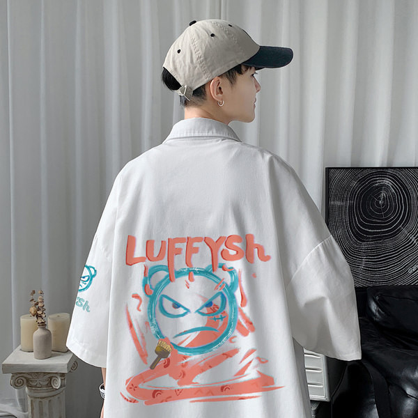 Suvine lai värvilise aplikatsiooniga särk seljal