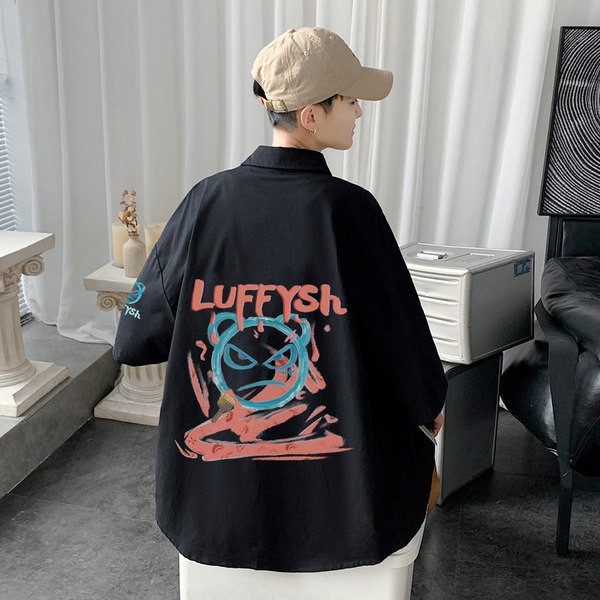 Suvine lai värvilise aplikatsiooniga särk seljal