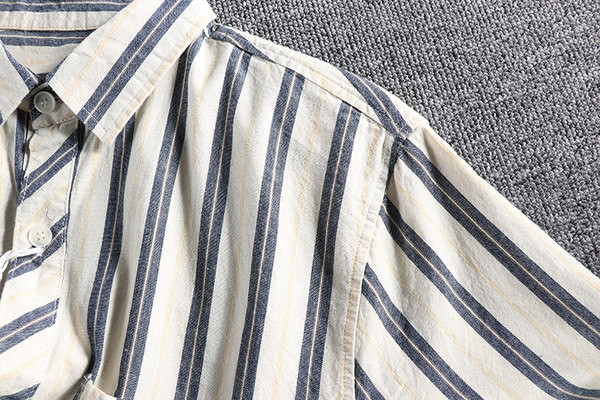 Prugasta muška košulja s džepom i kratkim rukavima u bijeloj boji