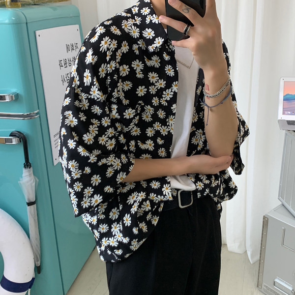 Vīriešu krekls ar 3/4 piedurknēm un aplikācijas margrietiņas