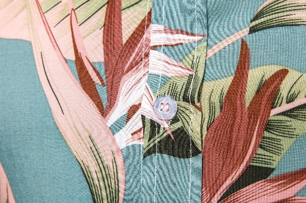 Uue mudeli meestesärk - klassikalise krae ja lühikeste varrukatega