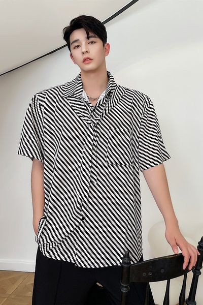 Vīriešu krekls - plats modelis ar klasisku apkakli