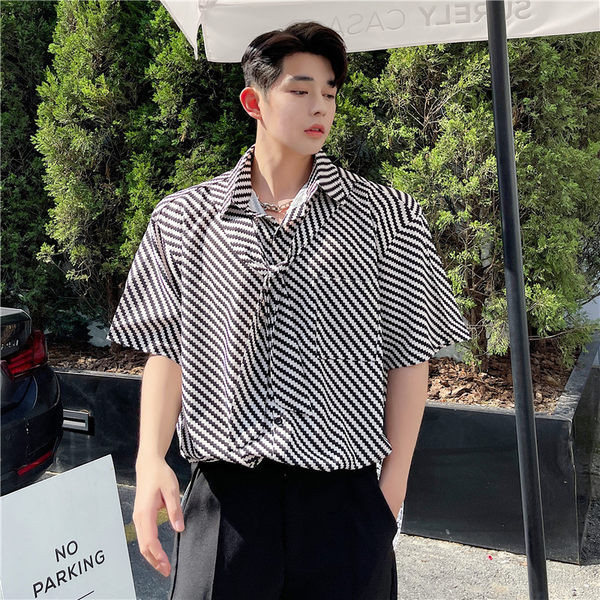 Vīriešu krekls - plats modelis ar klasisku apkakli