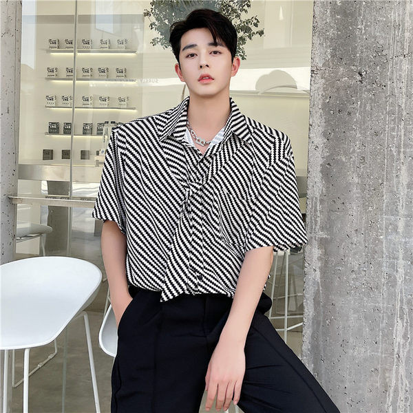 Vīriešu krekls - plats modelis ar klasisku apkakli