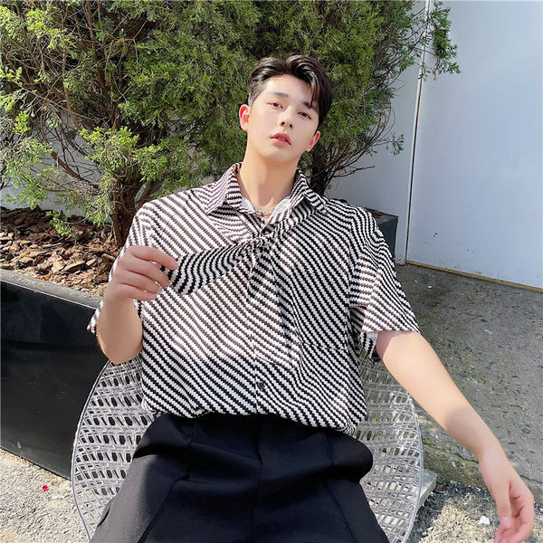 Vīriešu krekls - plats modelis ar klasisku apkakli