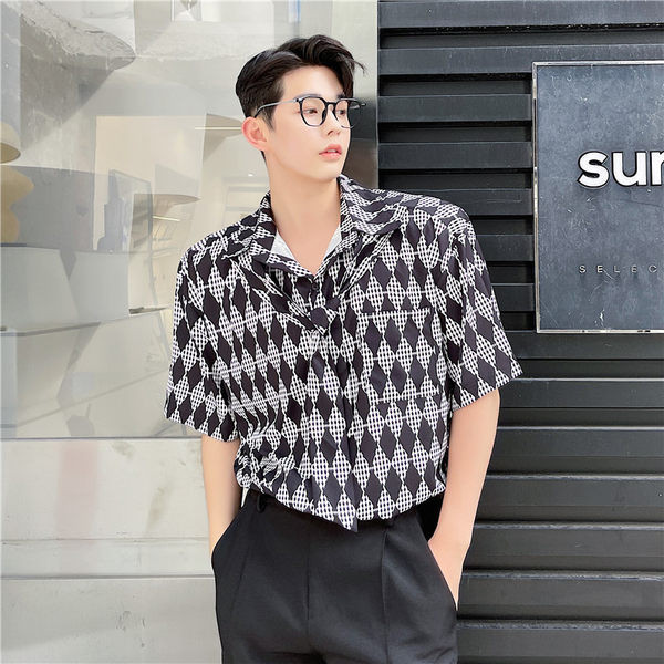 Moodne meeste särk klassikalise krae ja musta värvi taskutega