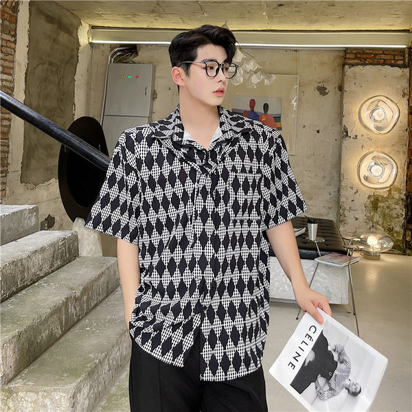 Moodne meeste särk klassikalise krae ja musta värvi taskutega