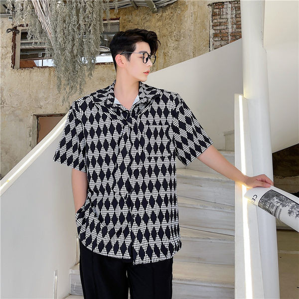 Moodne meeste särk klassikalise krae ja musta värvi taskutega