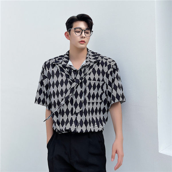 Moodne meeste särk klassikalise krae ja musta värvi taskutega