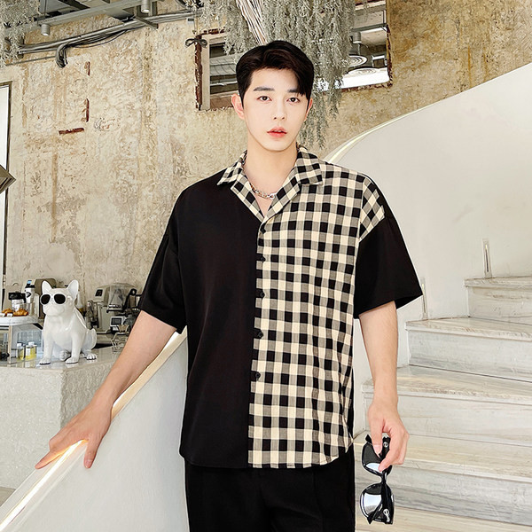 Klassikalise krae ja lühikeste varrukatega meeste ruuduline särk