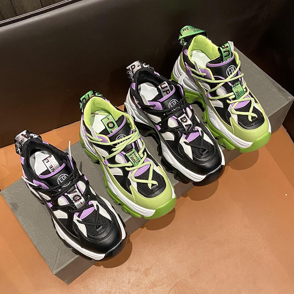 Γυναικεία αθλητικά παπούτσια  με τραχιά σόλα και χρωματιστά κορδόνια