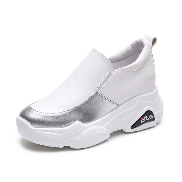 Jauns sieviešu kedu modelis ar augstu platformu trīs krāsās