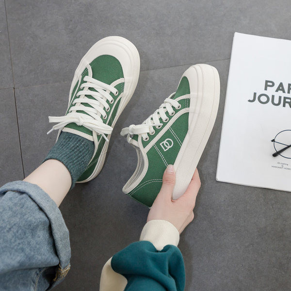 Γυναικεία υφασμάτινα αθλητικά παπούτσια με κορδόνια και κεντήματα